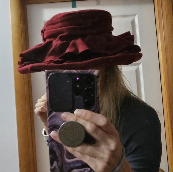 Georgia Hughes New York Handmade maroon / deep burgundy ruffled fancy hat - Picture 3 of 8
